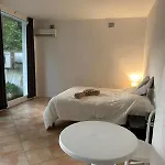 Casetta Con Giardino