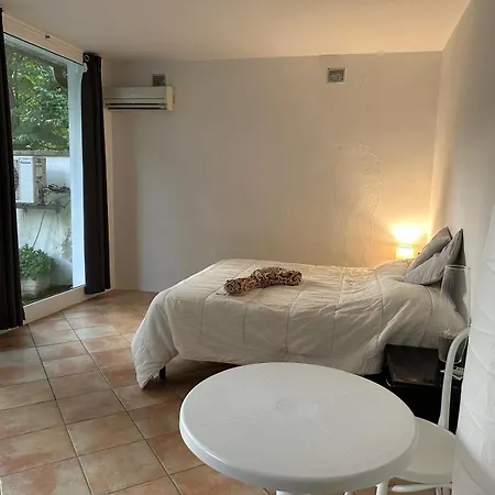 Casetta Con Giardino