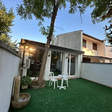 Casetta Con Giardino