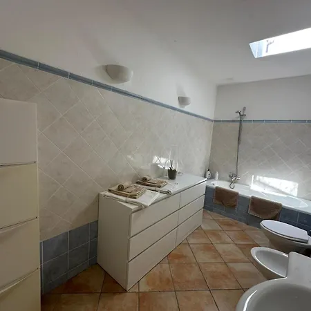 Casetta Con Giardino