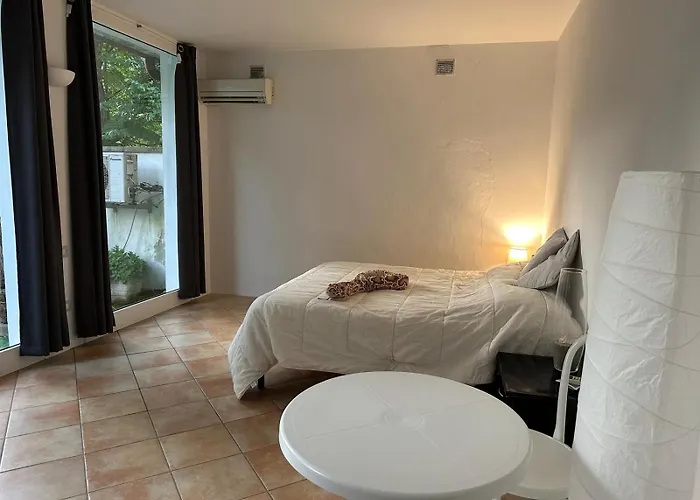 Casetta Con Giardino